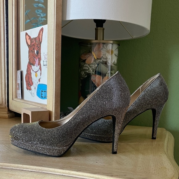 FIONI Clothing Shoes - Silver and Gold Glitter High Heels